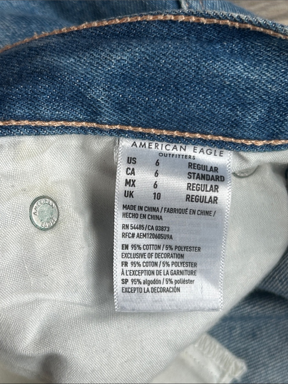 American Eagle Mom Jean - Picture 6 of 8